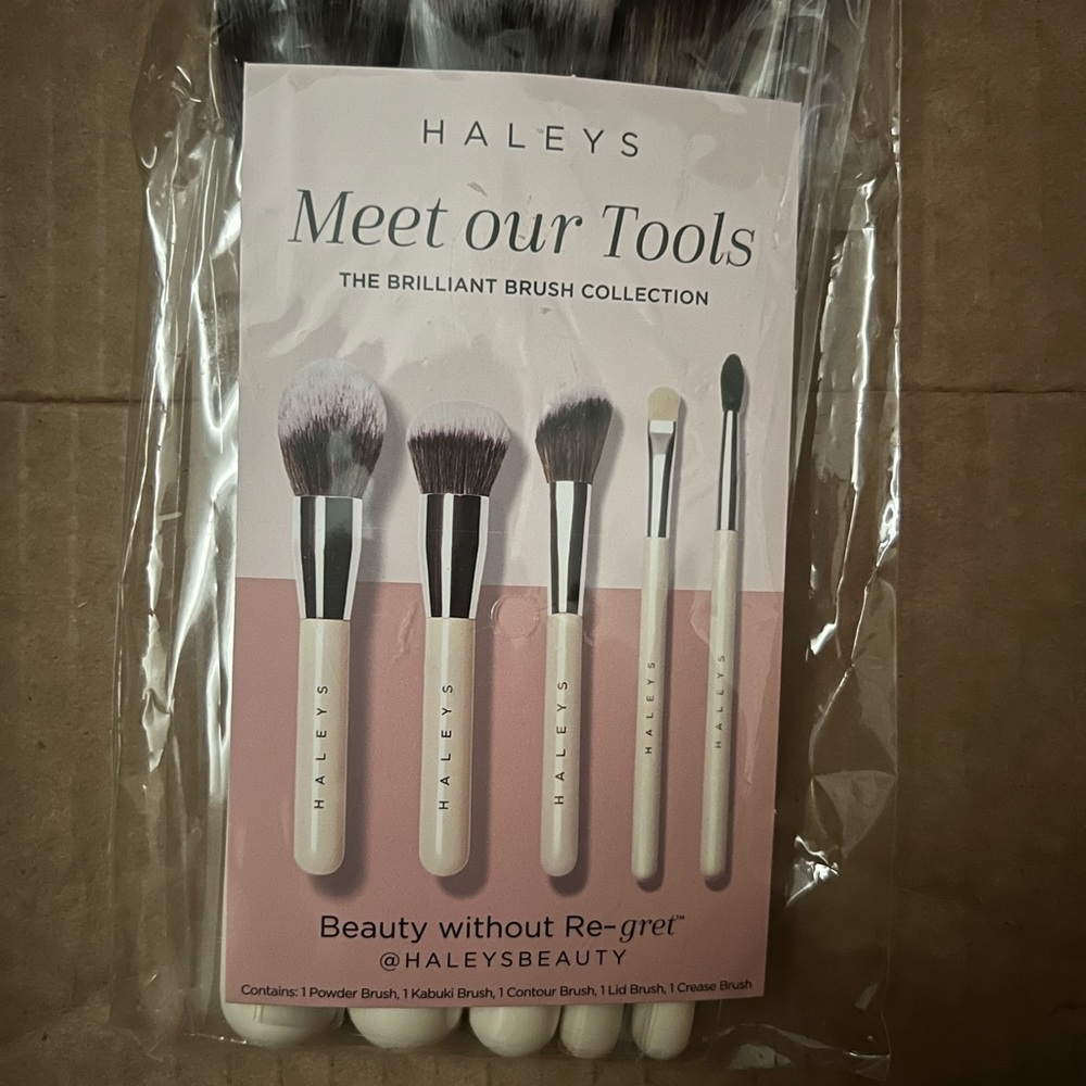 HALEYS Brilliant Collection Makeup brushes Set Of 5 New In Package